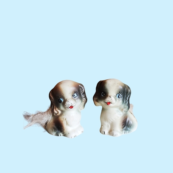Little vintage doggy salt and pepper shakers - Picture 1 of 3